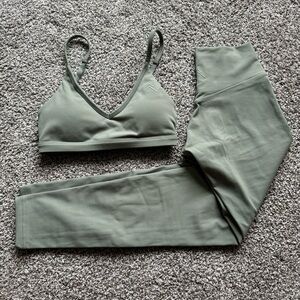 Oner Timeless Leggings & Sports Bra